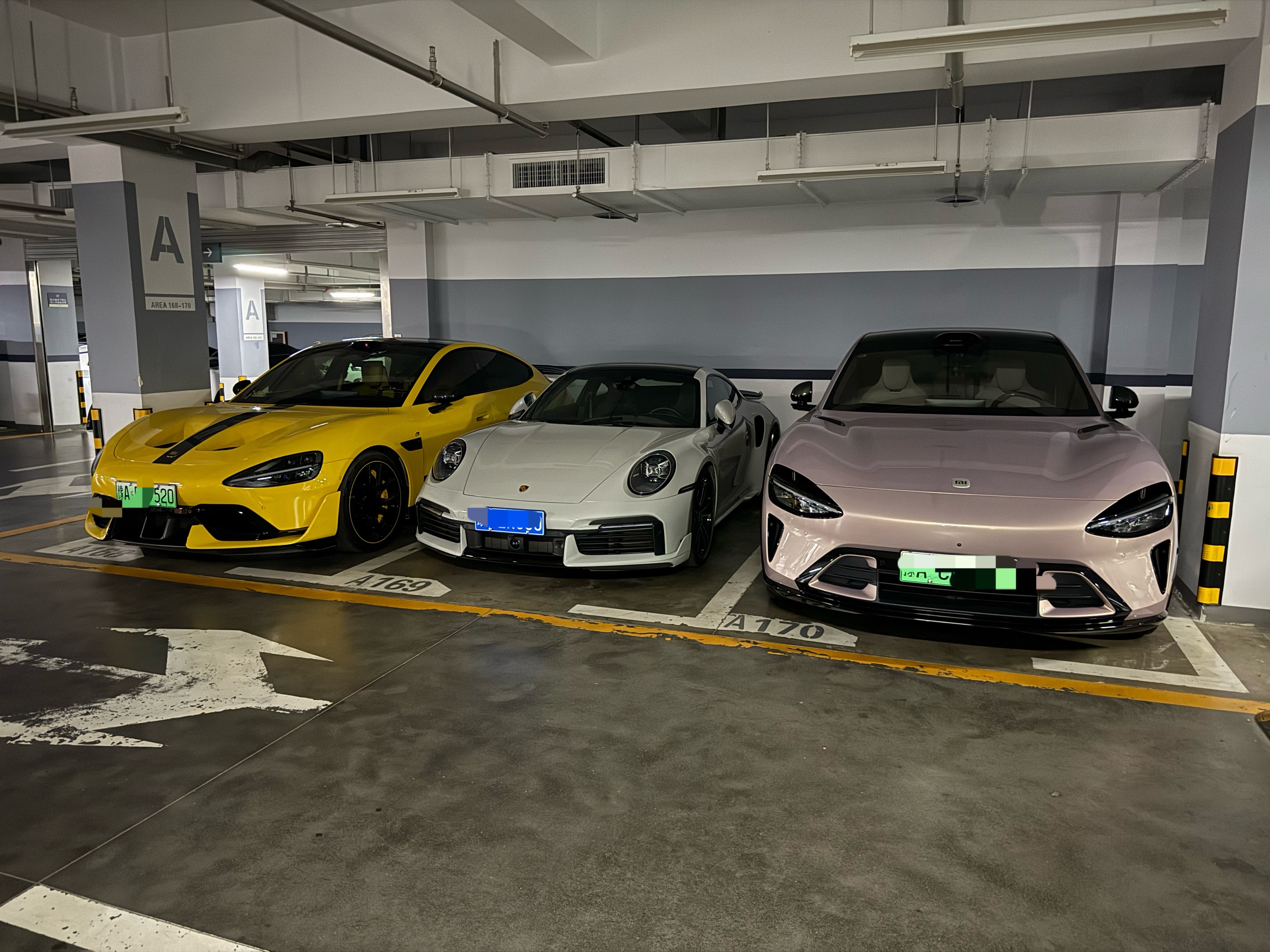 有那么一瞬间，觉得很像一家三口有一个很大的共同点都很帅 ​​​