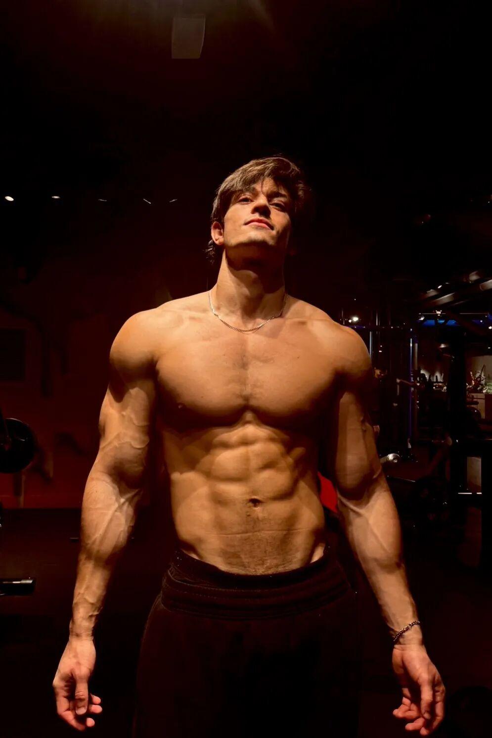 24岁好莱坞新生代演员Johann Fitch（乔安·费奇）最近凭借一组万圣节c