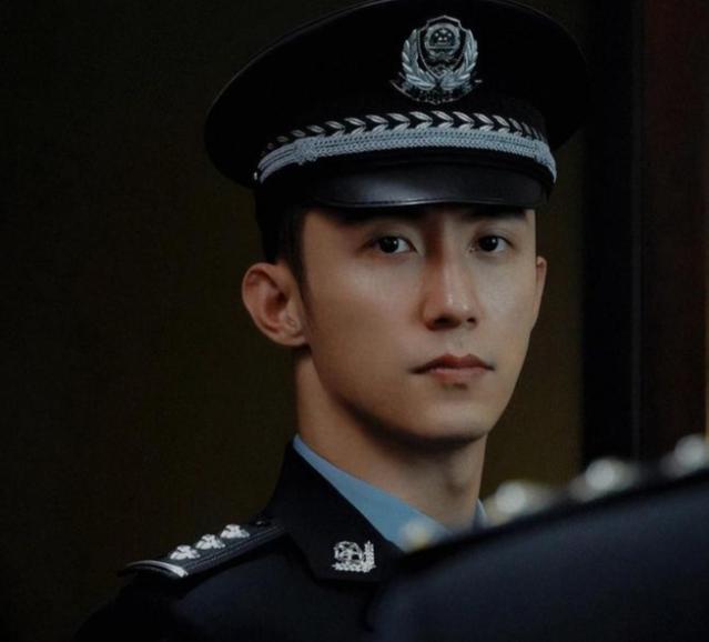 黄景瑜条件这么好，为什么一直没爆成顶流？说穿了根本不是长相和演技的问题。他外形能