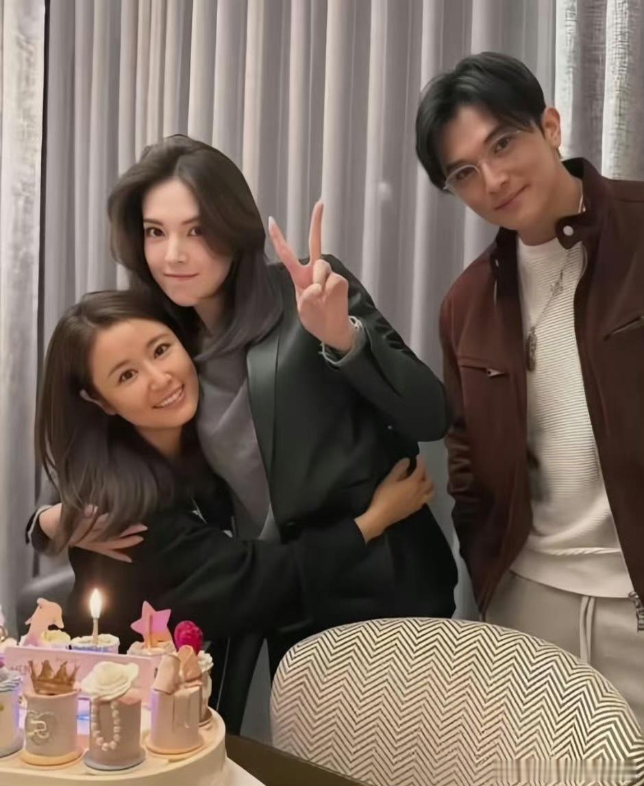 娱乐[超话]许玮宁产后与林心如聚餐许玮宁产后首聚林心如 ​​​状态看起来不错 ​