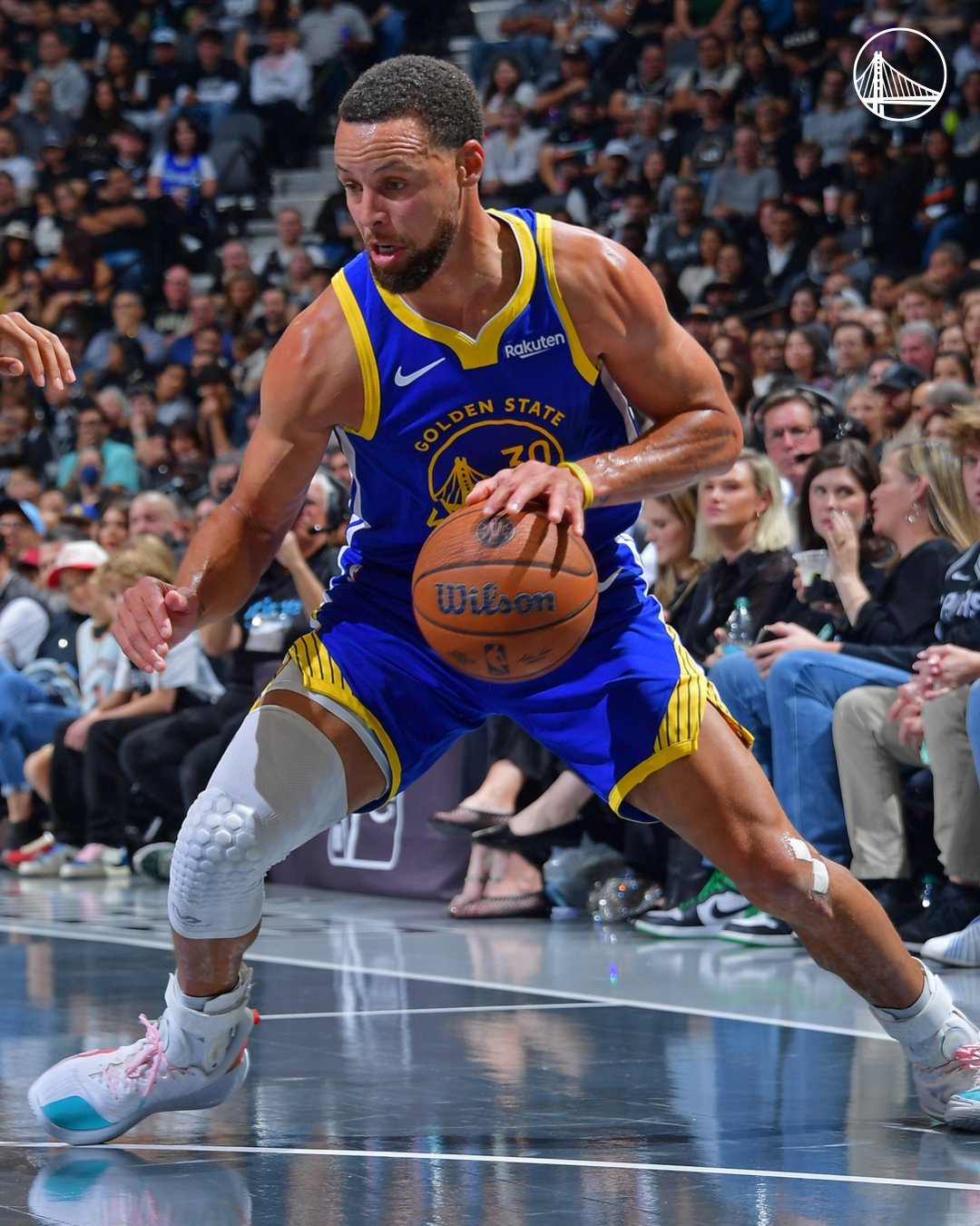 啊啊啊！库里也杀疯了！！！——全场出战36分钟——26投16中，三分球17中9—