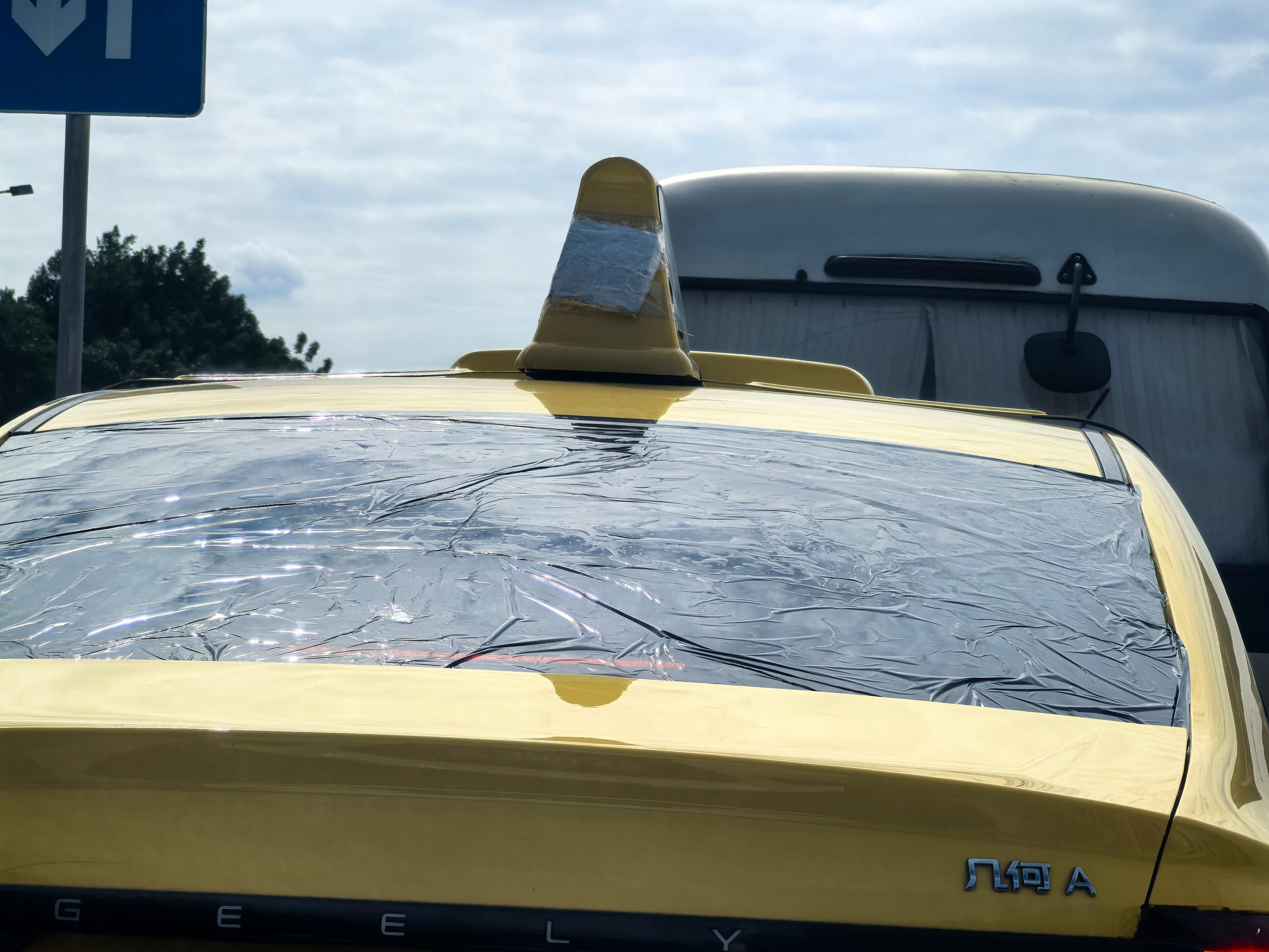 这位贴膜师傅应该是卷豆腐皮出身的