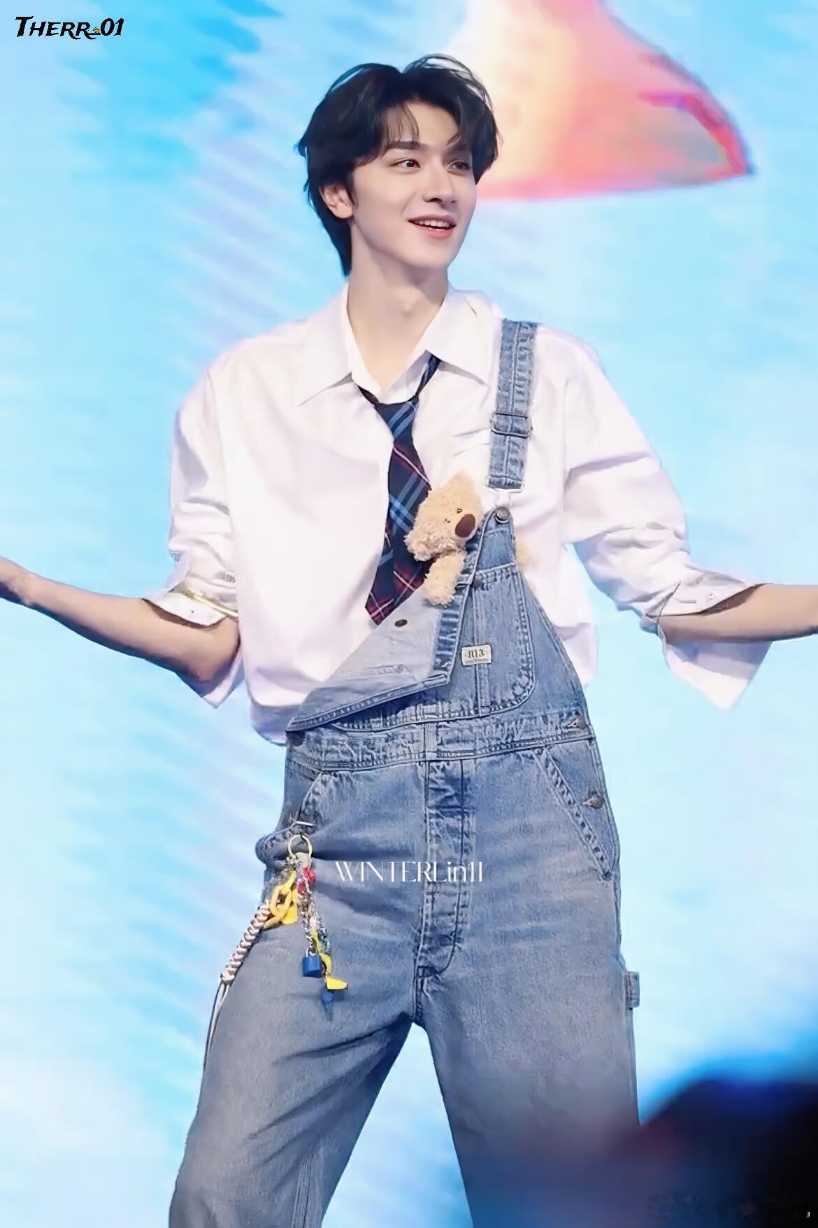 来人把林一的电池抠了刷到林一的这几个舞蹈视频真的直接看入迷了，时长真的超出预期的