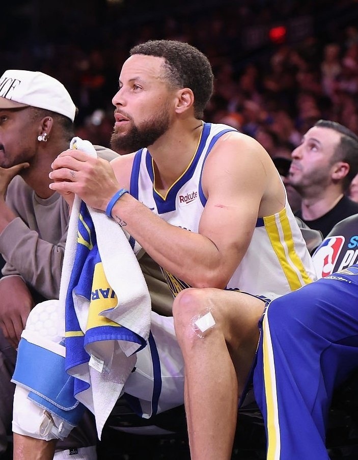 给斯蒂芬·库里在勇士的这十年打个分。2020：无缘季后赛2021：附加赛出局20