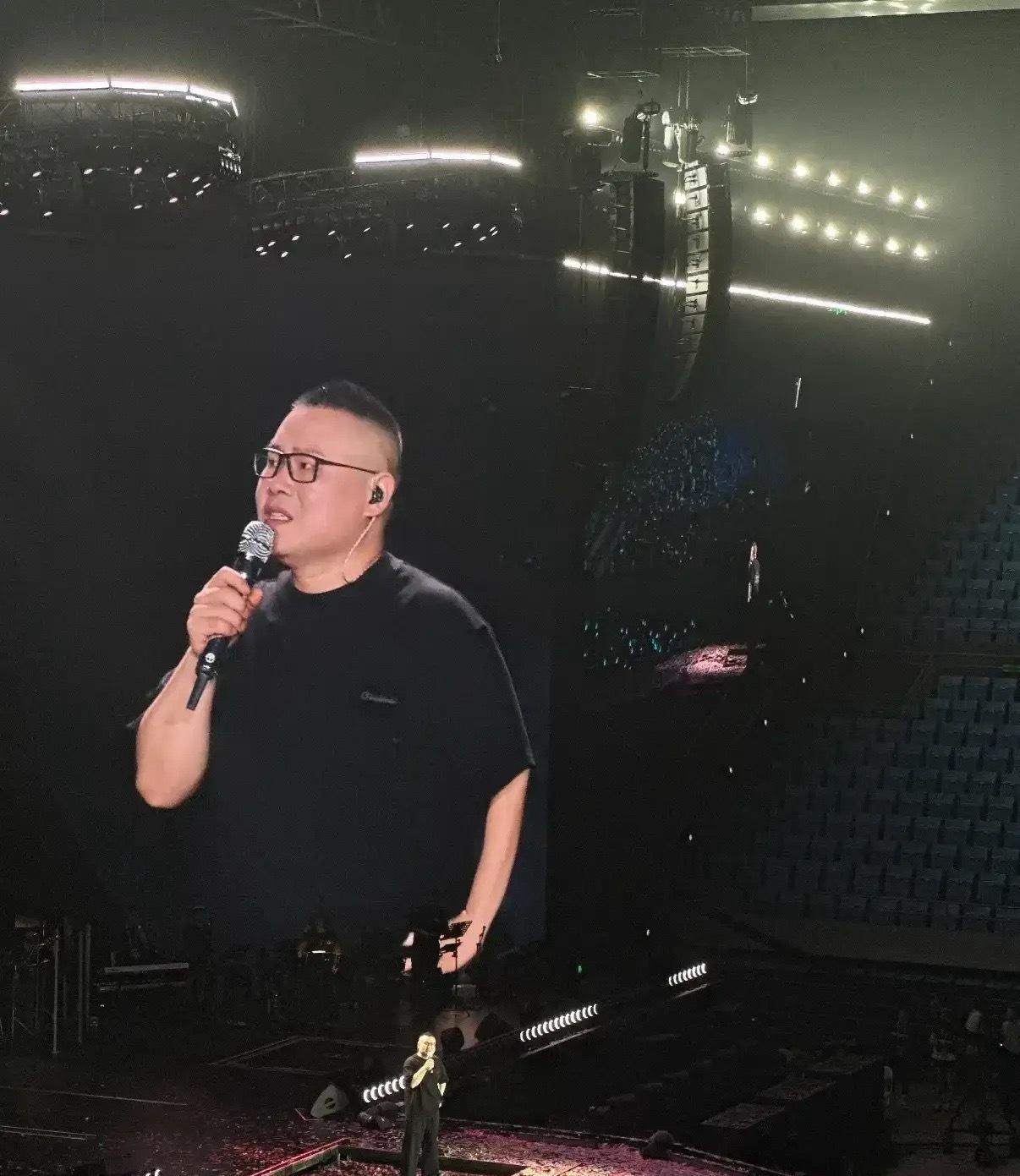 岳云鹏的演唱会，今天来的嘉宾，还不如昨天的呢？昨天至少有师父郭德纲，昨天至少有一
