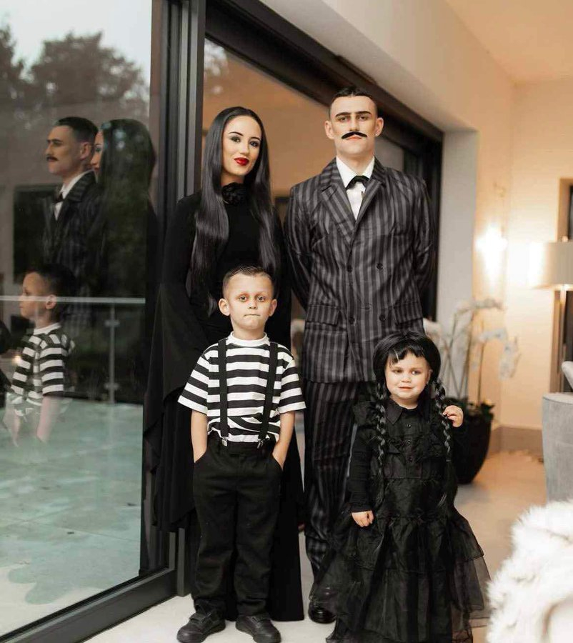 福登一家的装扮。 ​​​