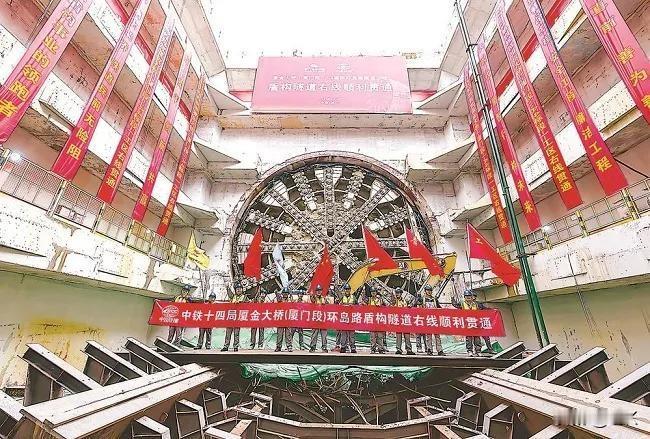 厦金大桥（厦门段）自2024年1月开工以来，建设进度不受干扰，稳步推进。项目主线