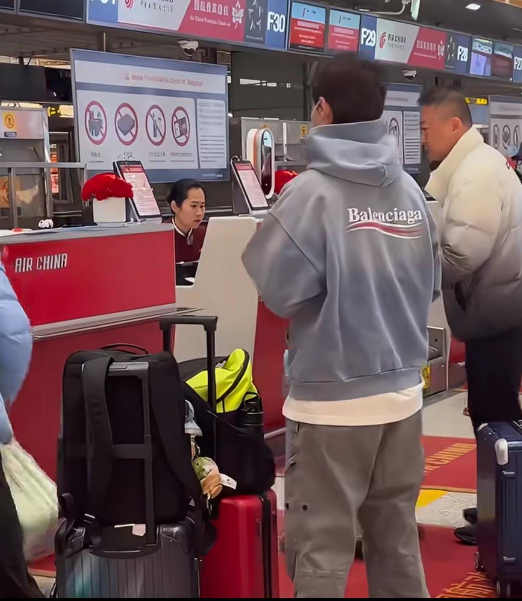 老琳要去成都哟中国大满贯开始就没上班 亚锦赛团体也没去印度休假2个月了 终于上工