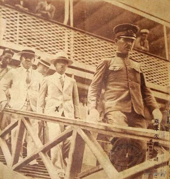 1936年夏，南京明孝陵附近的一家小餐馆里，一名食客突然站起来，他走到店老板面前