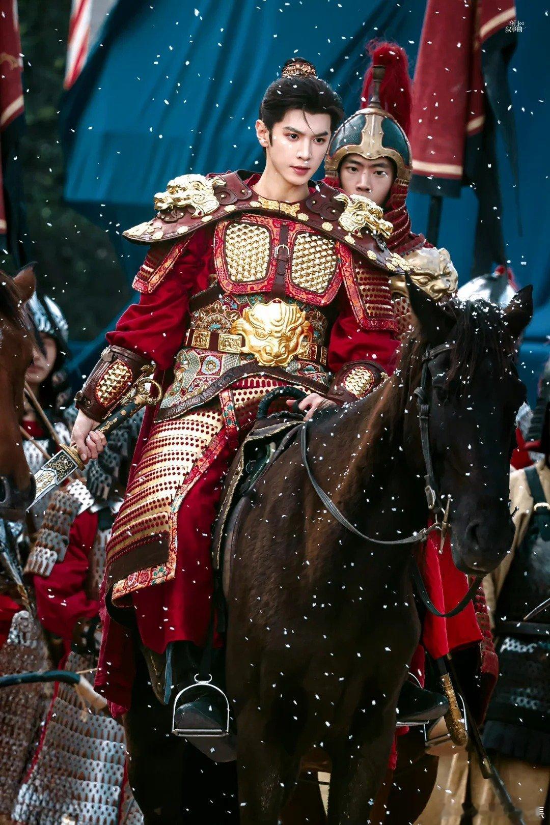 御廷谣全员晋升决心写脸上了从底层步步攀爬，没有摆烂人设，全员一心搞事业逆袭晋升。