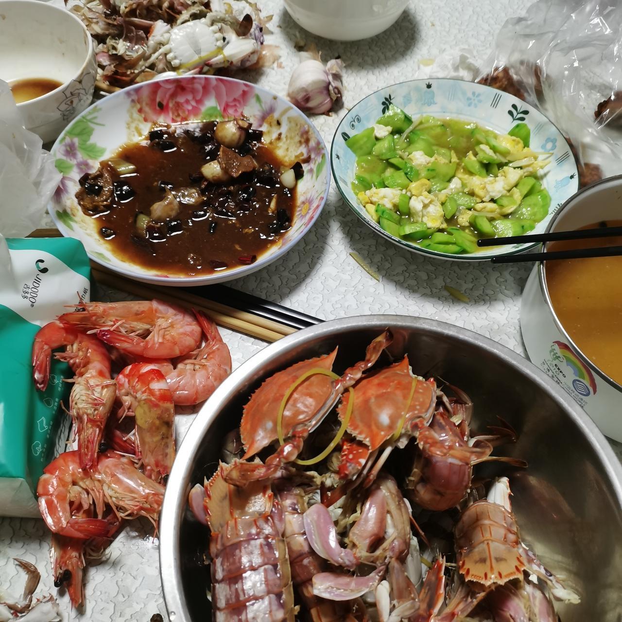 有同板的吗？
拿公公婆婆家当饭店，给他们仨口准备，好吃好喝，进门就吃，吃完也不帮