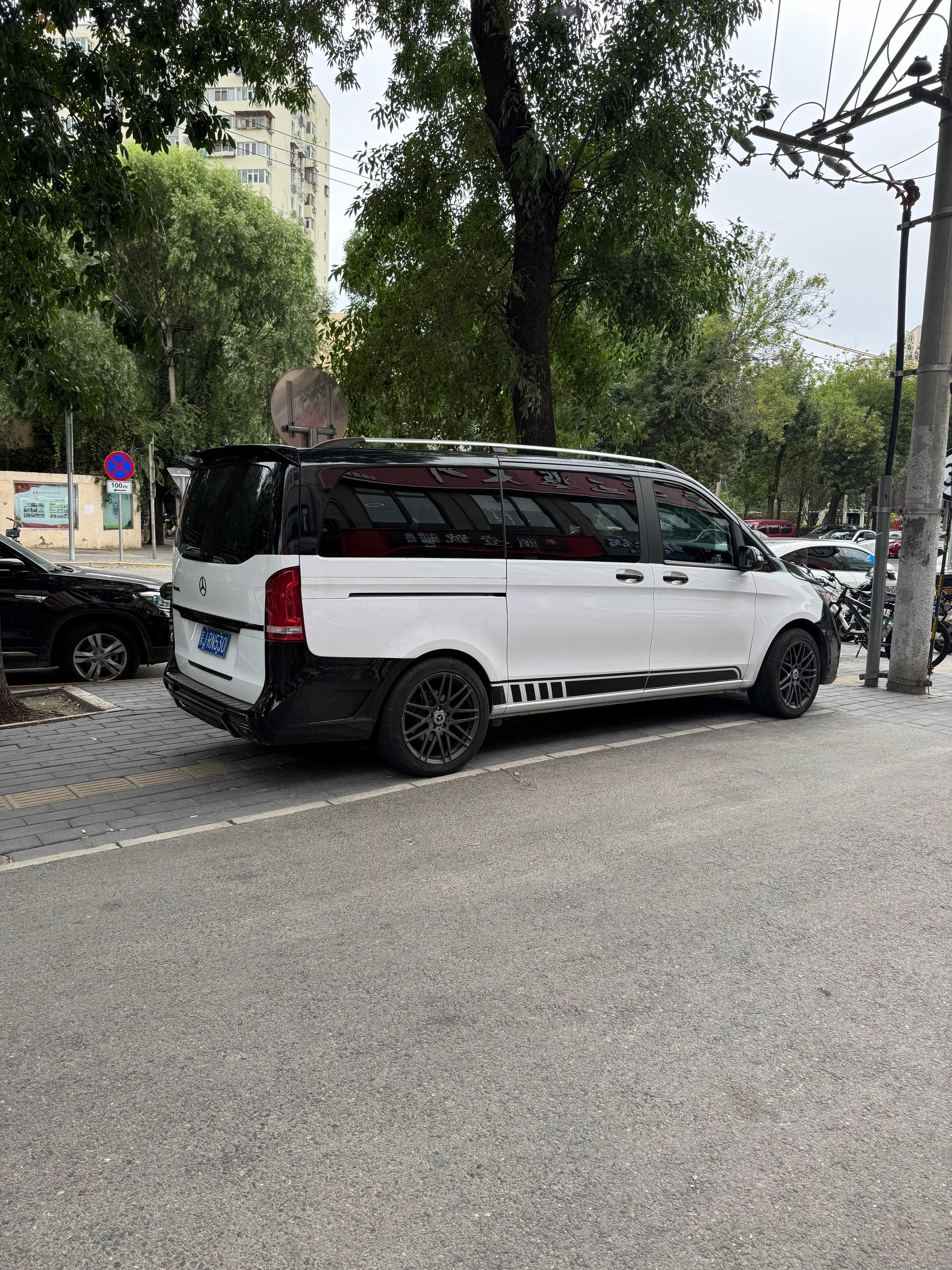 两台帅的 MPV ​​​