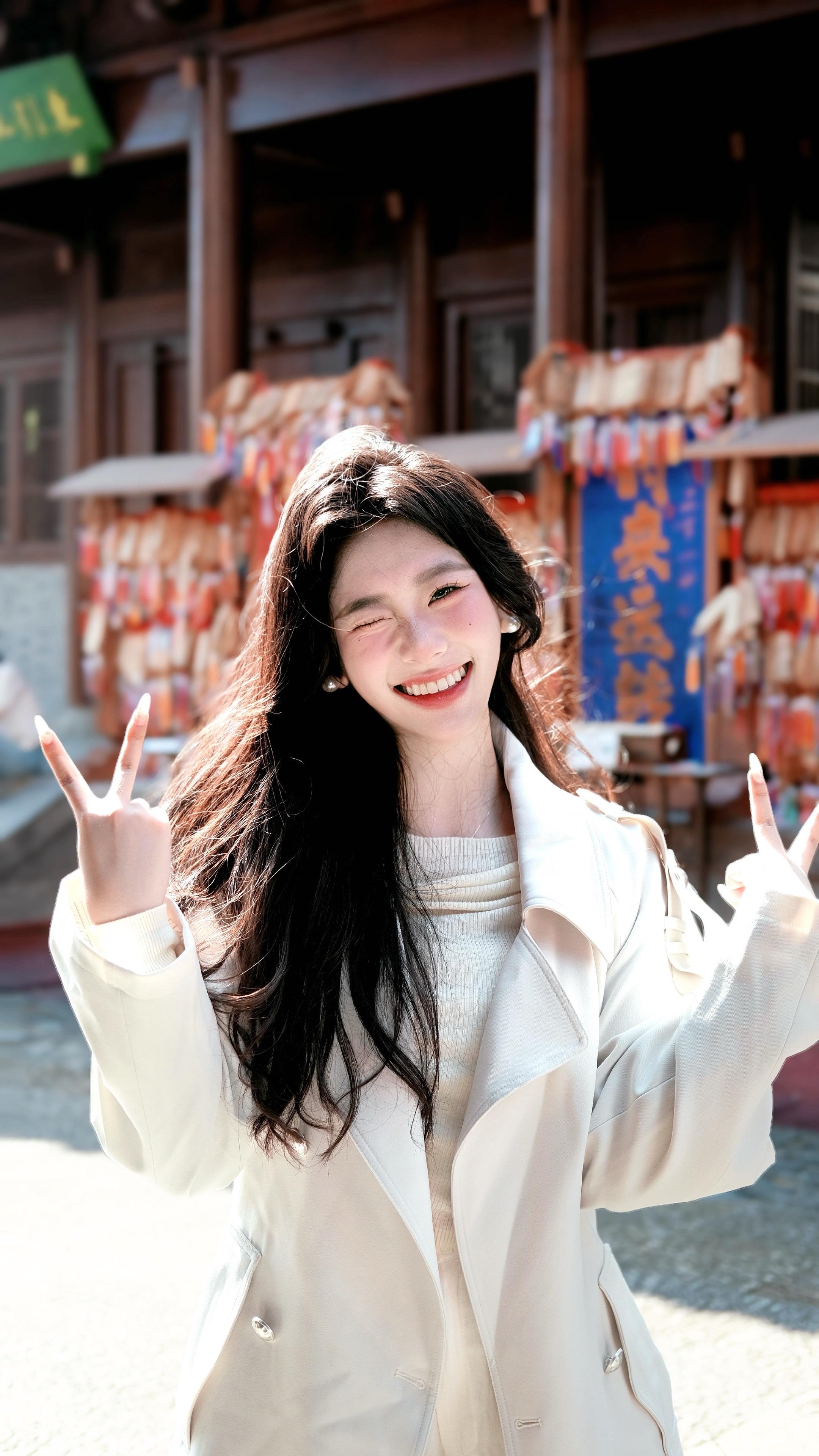 人总爱迷恋反季节的事物。就像幸福后知后觉