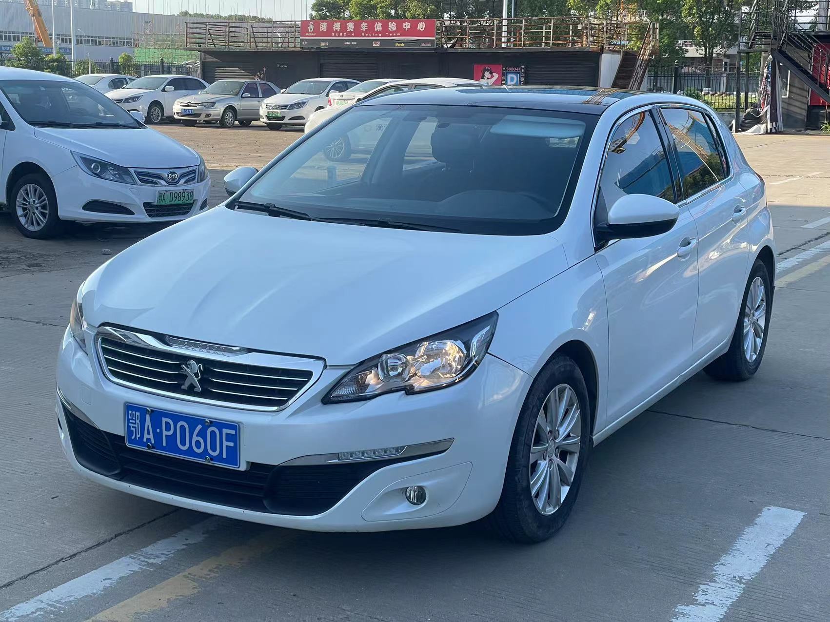 代售一台 2017年上牌 1.2T 标志308S两厢小刚炮 小巧玲珑 转向轻盈 