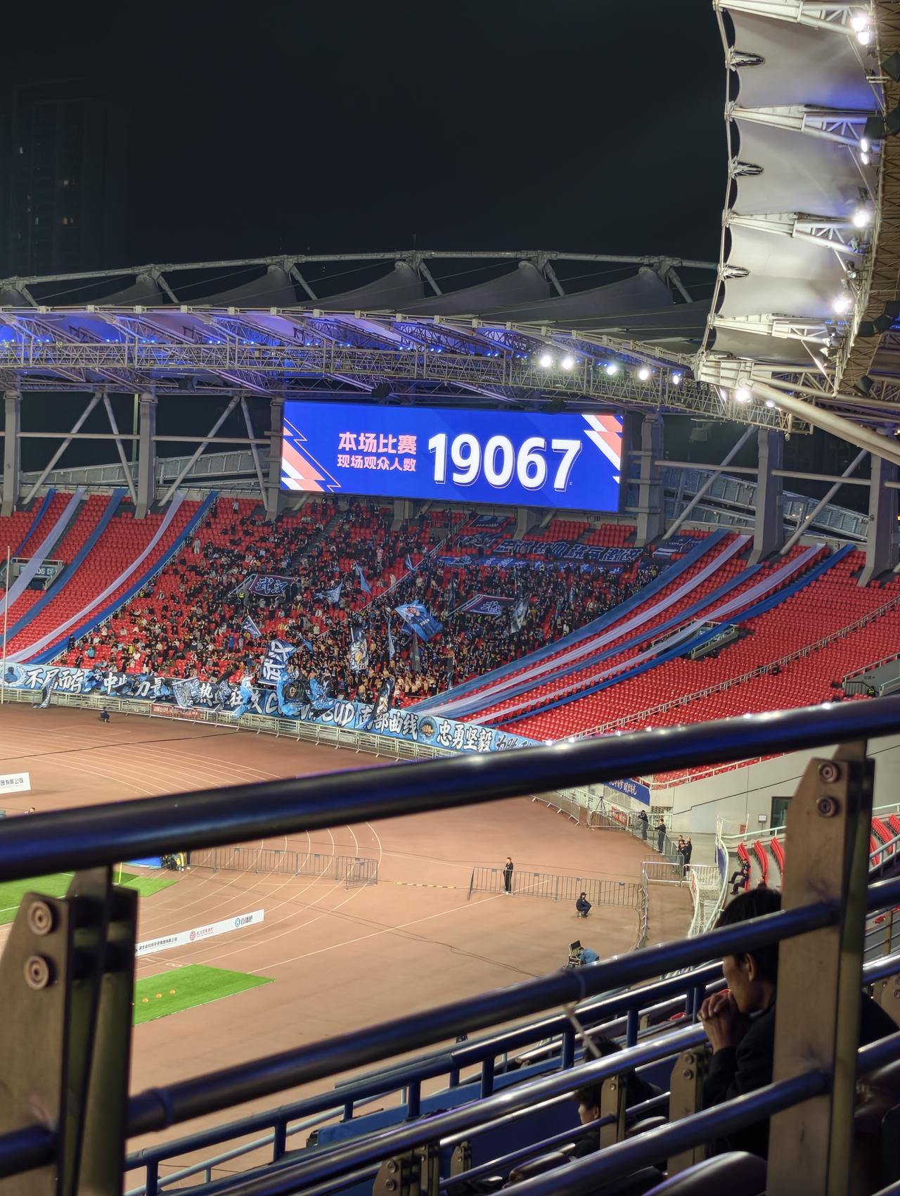 2026中超第二轮，武汉三镇主场迎战大连英博，武汉体育中心现场观众：19067人
