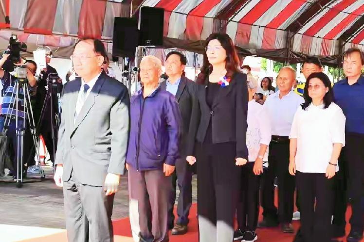 快讯，从血债到追思：国民党的转身，是对历史的迟来敬畏。
网友:给郑丽文点赞，她是