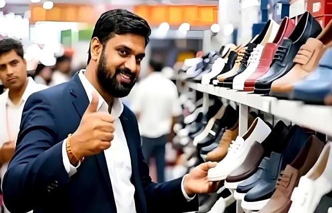 印度商人在义乌订了两千双鞋，付完定金后要求货到印度再结尾款。

结果义乌商家直接