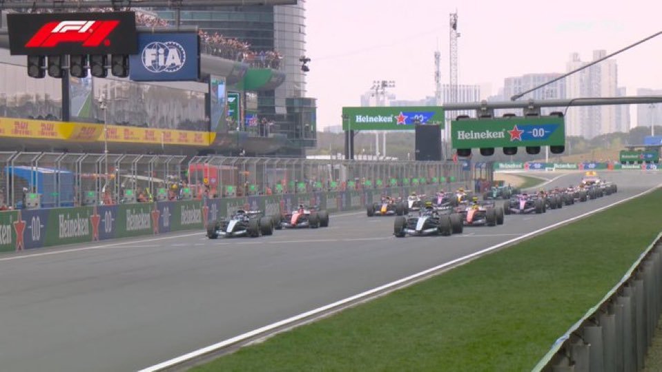 法拉利起步依旧强，汉密尔顿上到第一，勒克莱尔上到第三F1赛车2026F1中国大奖