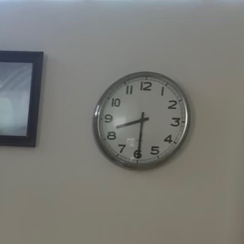 其实挂钟上的时间也是早晨（） 