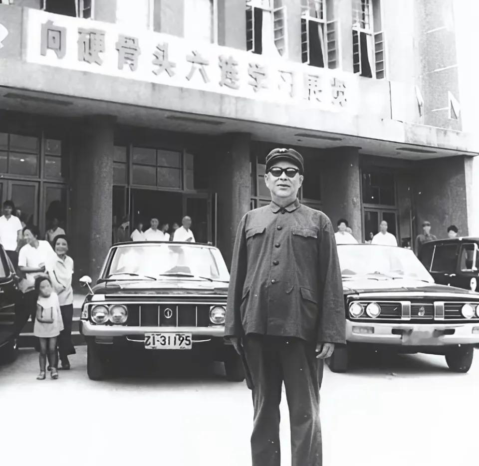 1975年，南京军区政委廖汉生中将刚刚上任，就发现了一个重要情况，他看到：“每次