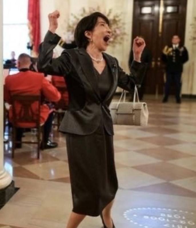 日本军事史专家山崎雅弘21日发文说：“高市早苗的粉丝们，就算自己的偶像在美国沦为