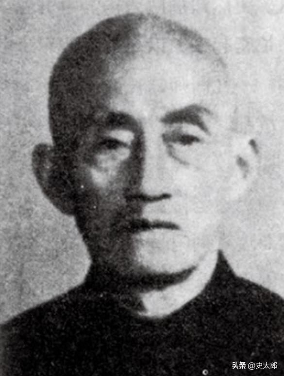 1949年，国军军长方靖被俘，本打算自尽，但想到 20 岁的妻子，就放弃了轻生念