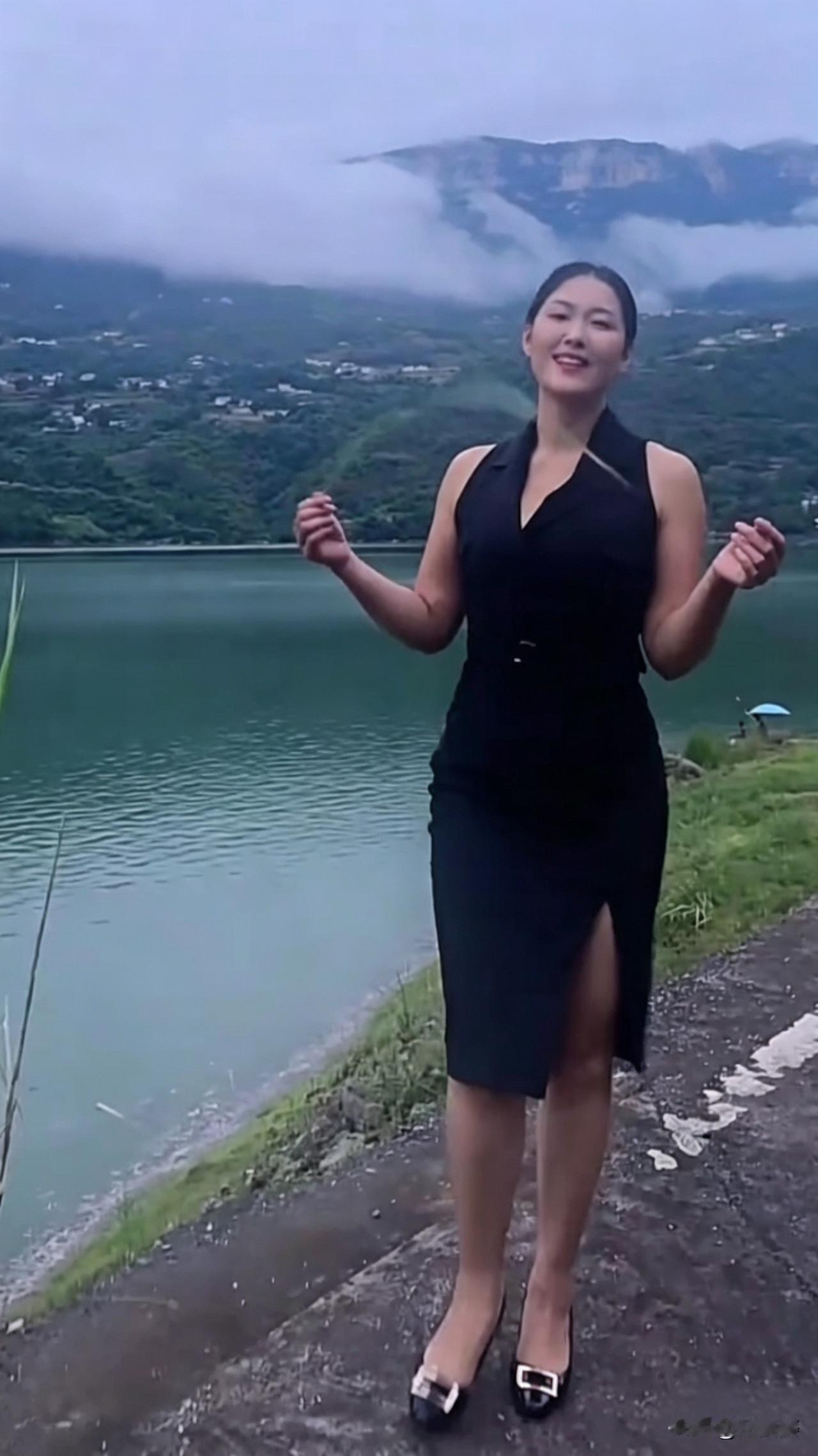 家乡就像一幅淡雅的水墨画，无论走多远，它始终是我心底最温暖的归宿。