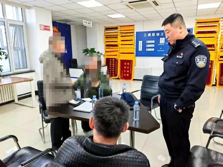 太心酸了！男子因为饭后没洗碗发生争吵，被前妻和儿媳抓伤后报警，“把房子过户给我就