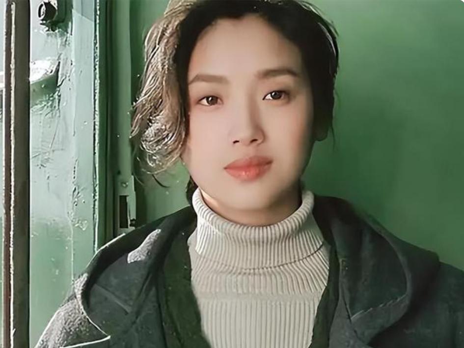 她是香港第一美女，拒绝刘德华求婚后，被家暴12年，如今还好吗?
娱乐 明星