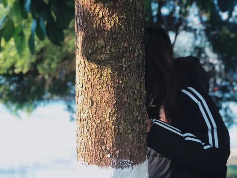 要说我做过最害羞的事，是初中被罚在教室后面补作业。那时候贪玩，回家就把作业抛到脑