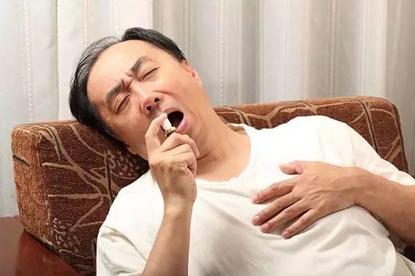 其实，人最痛苦的年龄是40岁到50岁这十年

我叔今年四十九，前年心梗，去年胃出