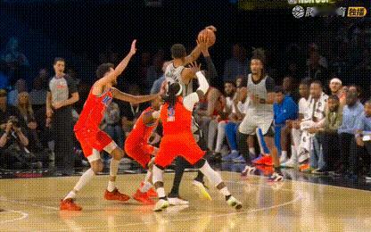 霍姆格伦的右腿撞到多尔特的膝盖！被换下场马刺vs雷霆