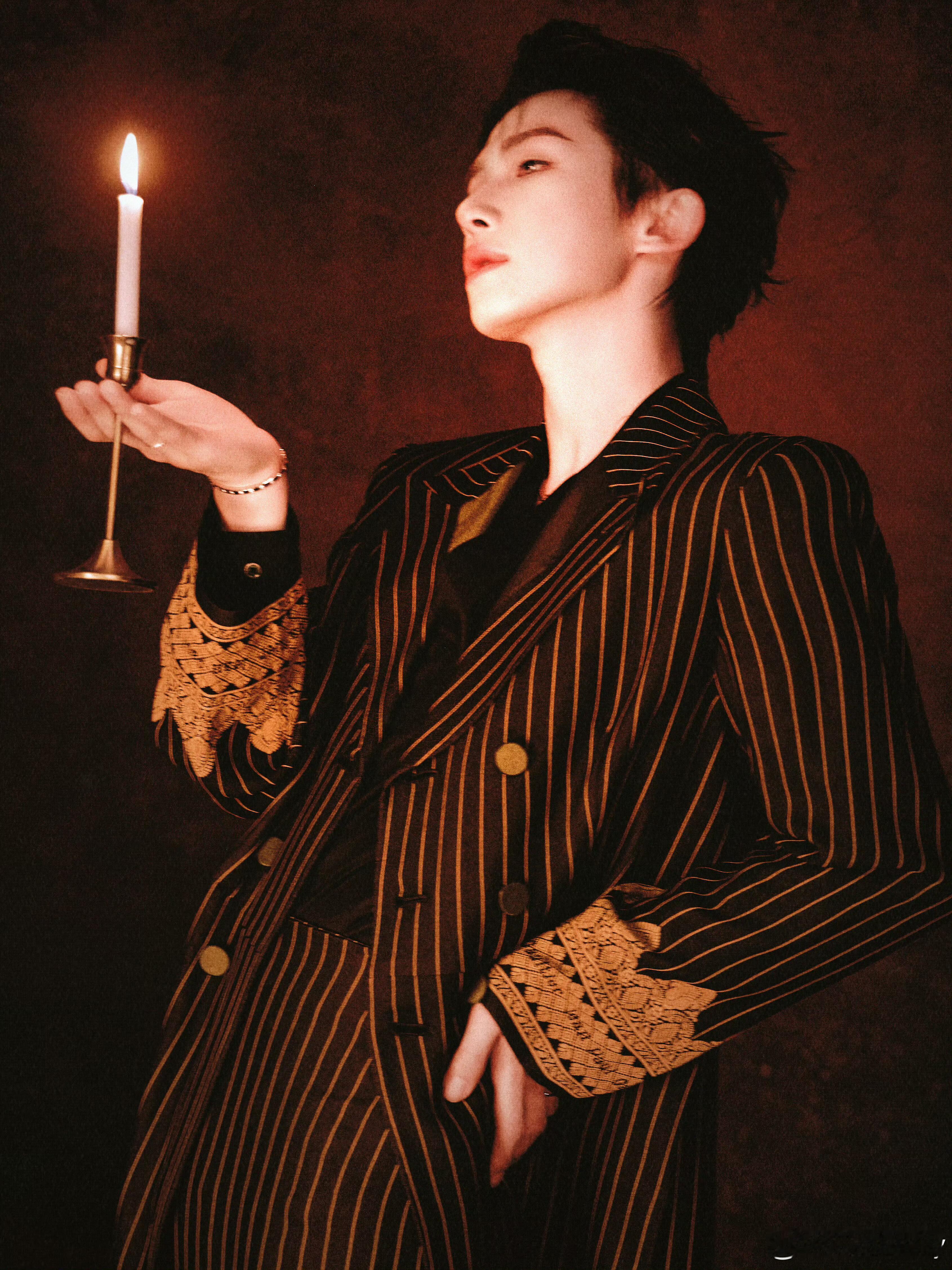 刘宇野心指挥家大片刘宇亮相微博文化交流之夜澳门站，身着Jean Paul Gau