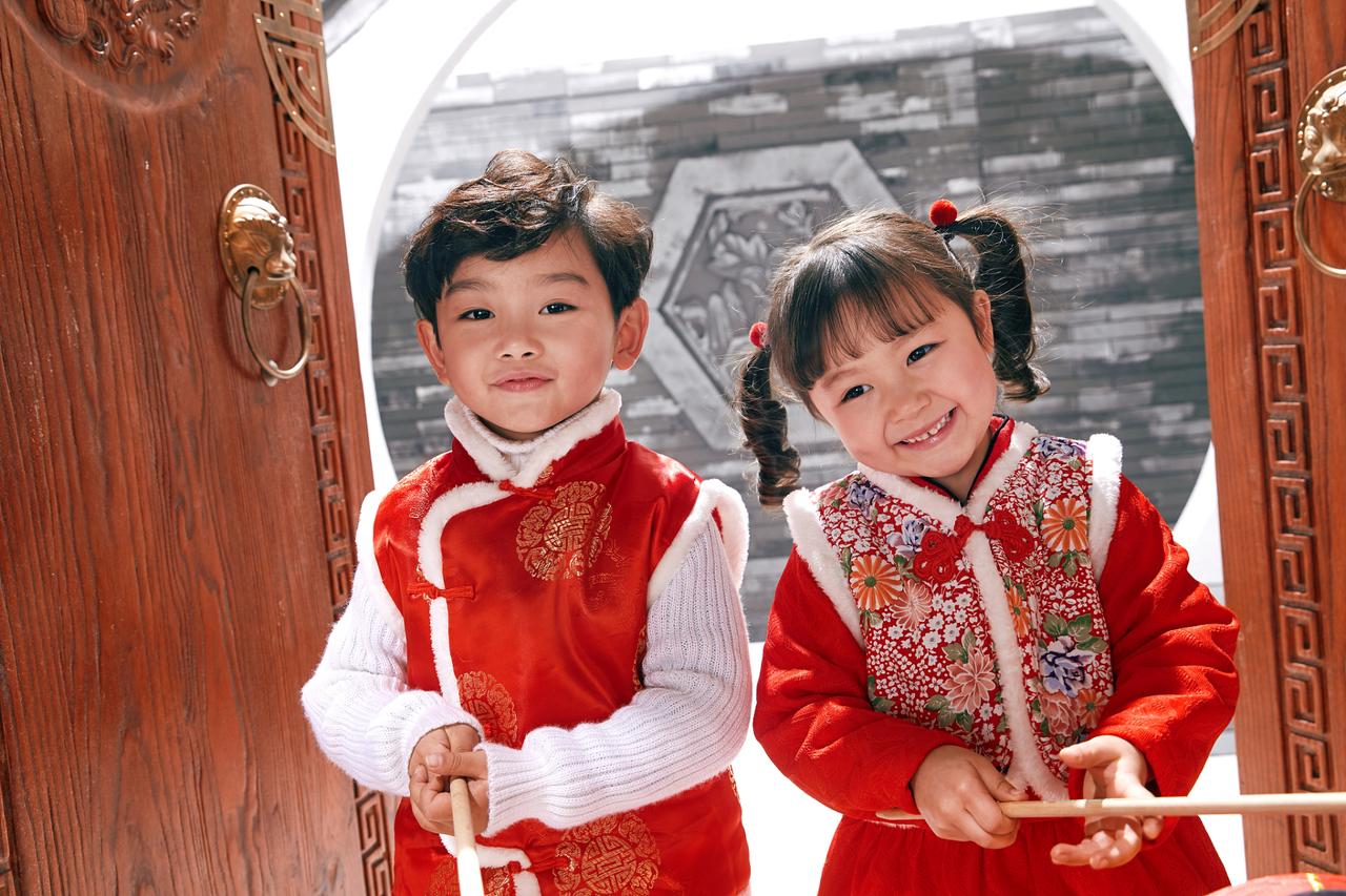 天南地北，山海难阻拜年的热情。就算团圆只能在屏幕上，心意也从未缺席。
在东北，冰