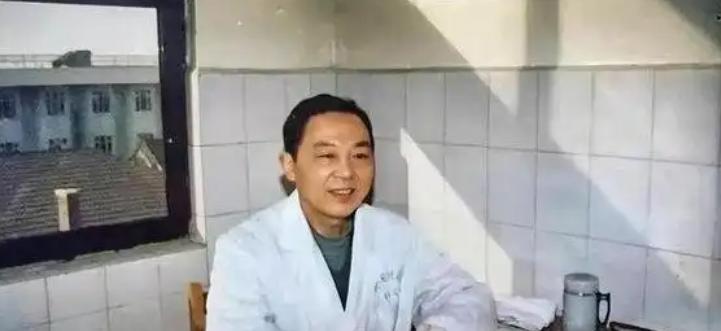 1970年，徐州一位医生趁妻子不在，偷偷服下4克毒性极强的曼陀罗花。你可能以为他