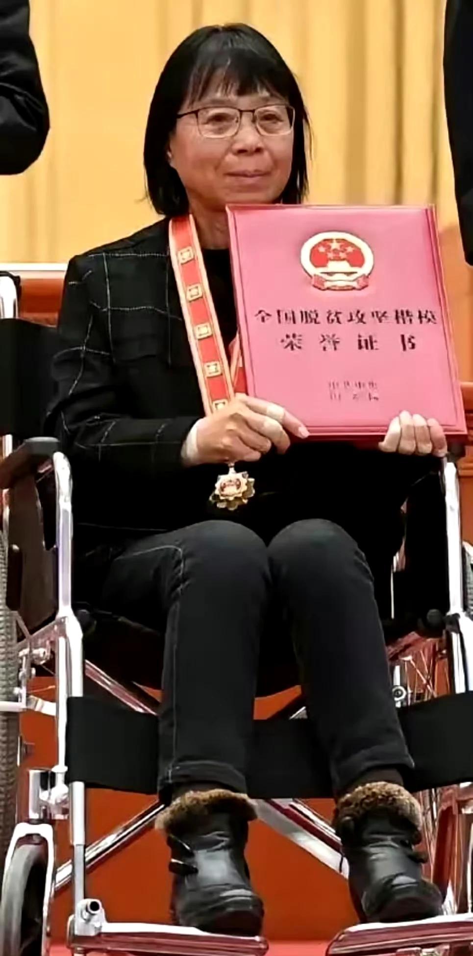 记录片里的张桂梅说，2006年省政府奖励我30万元，作为生活补助，用来改善我的生
