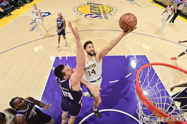 雷迪克表示克勒贝尔背部伤病，没有回归时间表。 去年12月他背部拉伤复发，此后就一