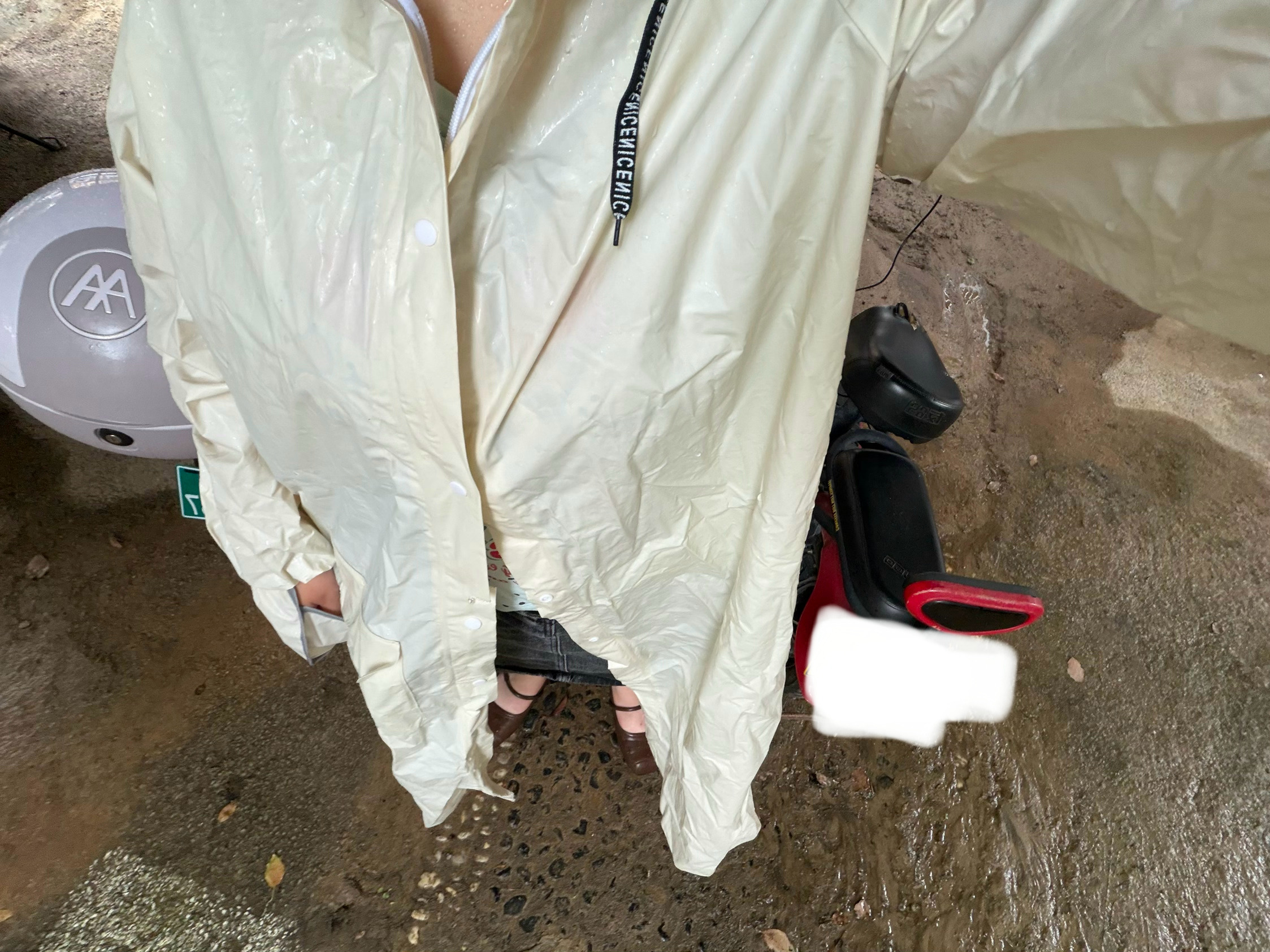 并不知道自己一年到头要淋多少次雨才算完 全他妈去死吧 