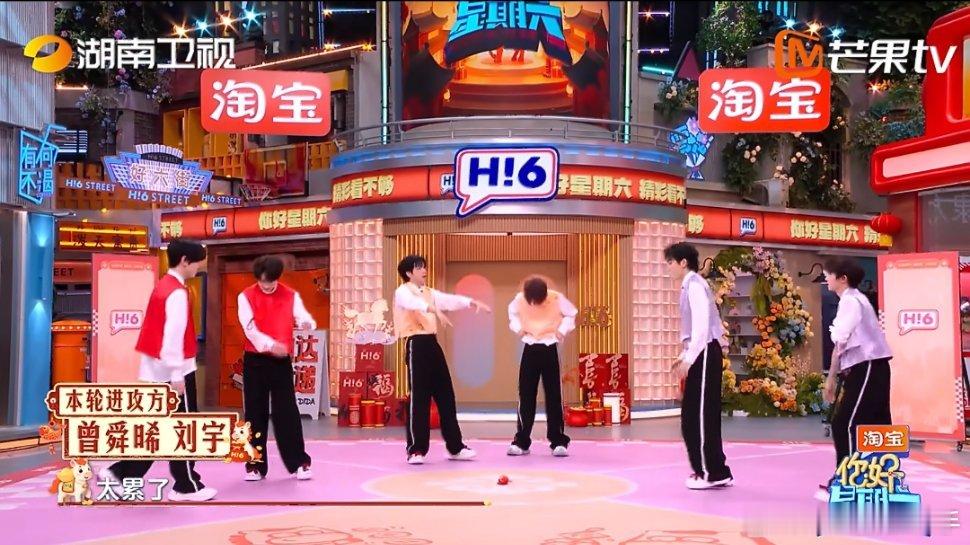 曾舜晞健身教练上线曾舜晞领舞画风大跑偏！说好的热舞迎春，他带着全员练起了健身，好