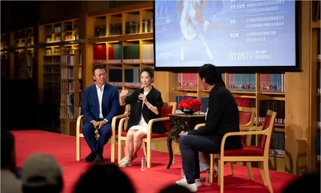 花滑传奇夫妇退役后，一个当国家教练显憔悴，一个任副主席仍貌美 