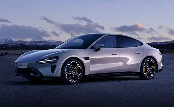 曝小米SU7换代车型明年Q2上市 12月17日，@ 韩路 发博称，据其独家小道消