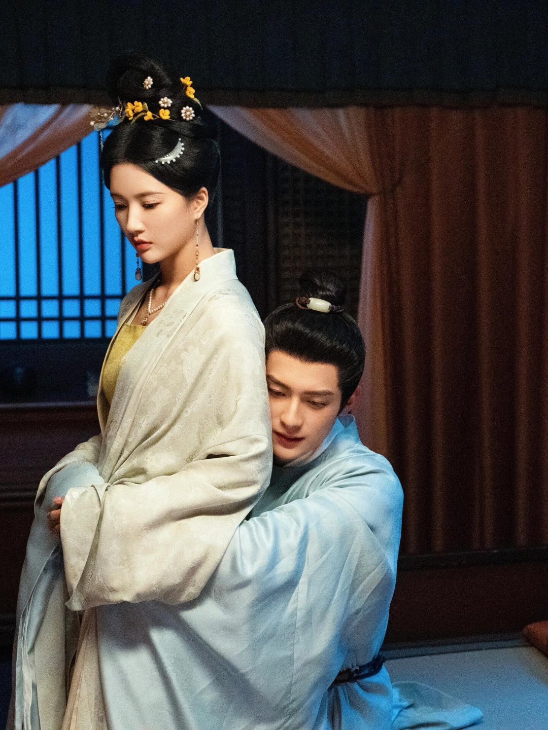 昭华熙时[超话]  昭华熙时  无水印额头吻来啦紧紧抱住娘子 请求姐姐疼疼 