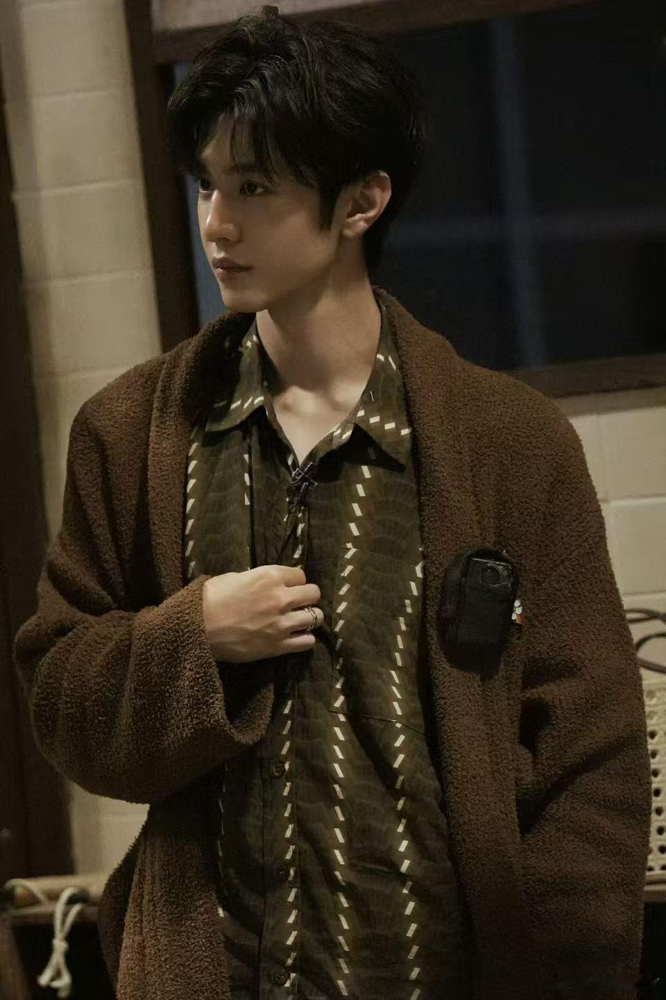 陈哲远称密逃尺度比偶像剧大多了密室大逃脱漆黑密闭的环境催生满满的同伴情谊，陈哲远