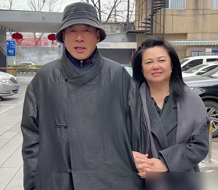 丁海峰1米9猛男儿子：20岁拒进演艺圈！
 
上个月丁海峰晒出儿子照片，网友炸锅