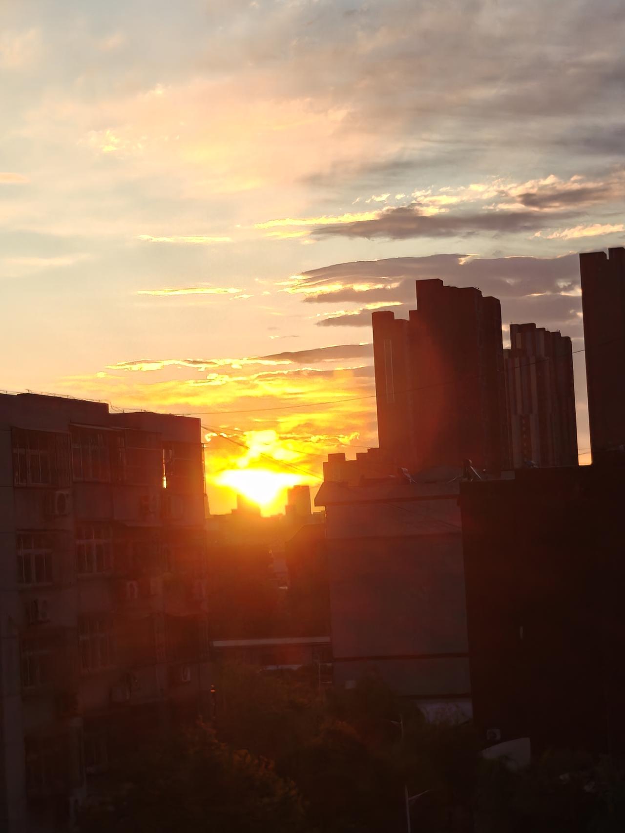 晒晒我的摄影作品夕阳无限好，华为手机拍摄，无滤镜，无修图。