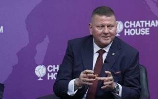 乌军前司令扎卢日内说了一句大实话，这个世界上没有任何一个国家能阻止俄乌战争， 美
