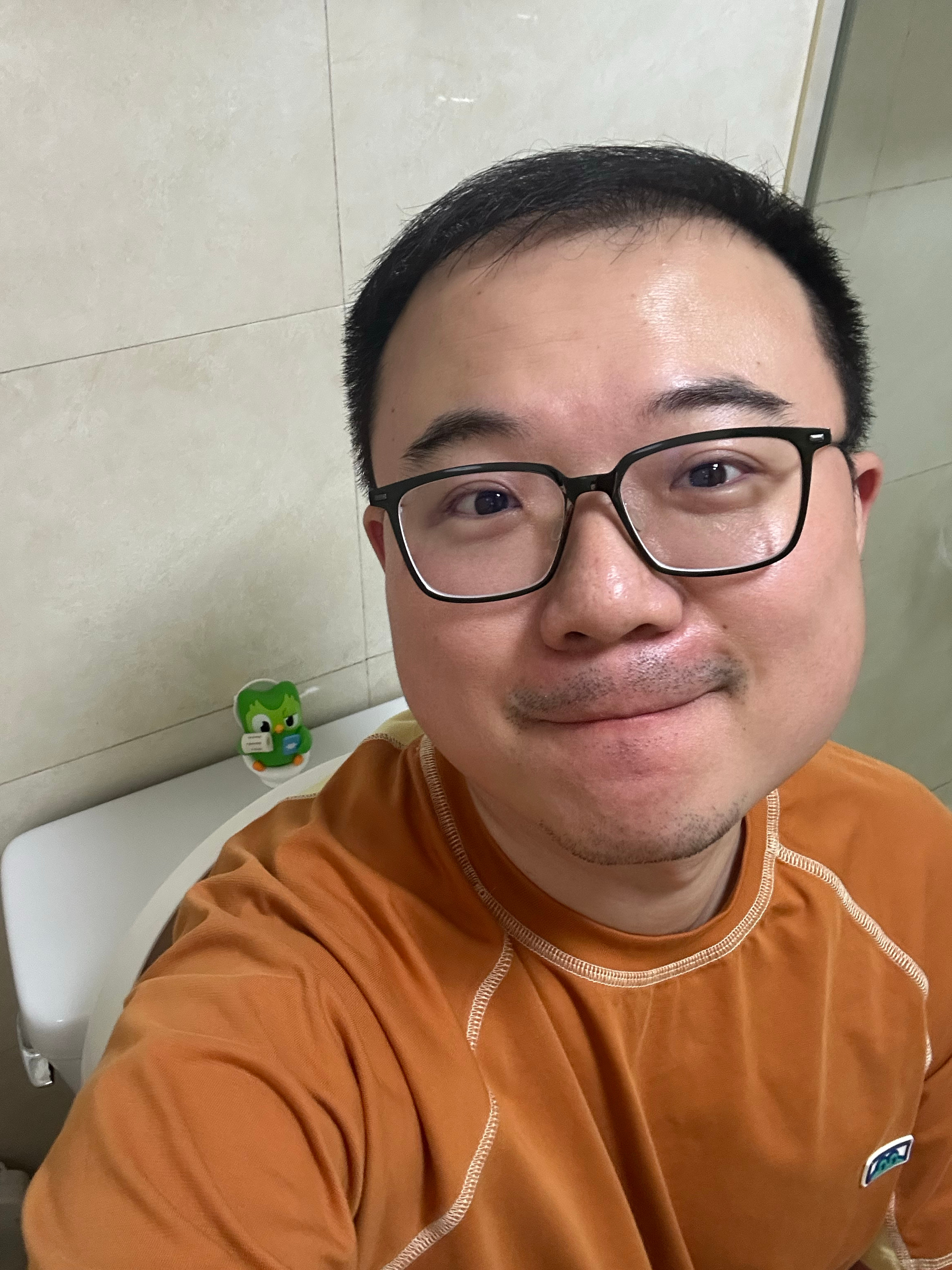 拉💩不忘多邻国，邪恶小绿鸟伴你一起打卡