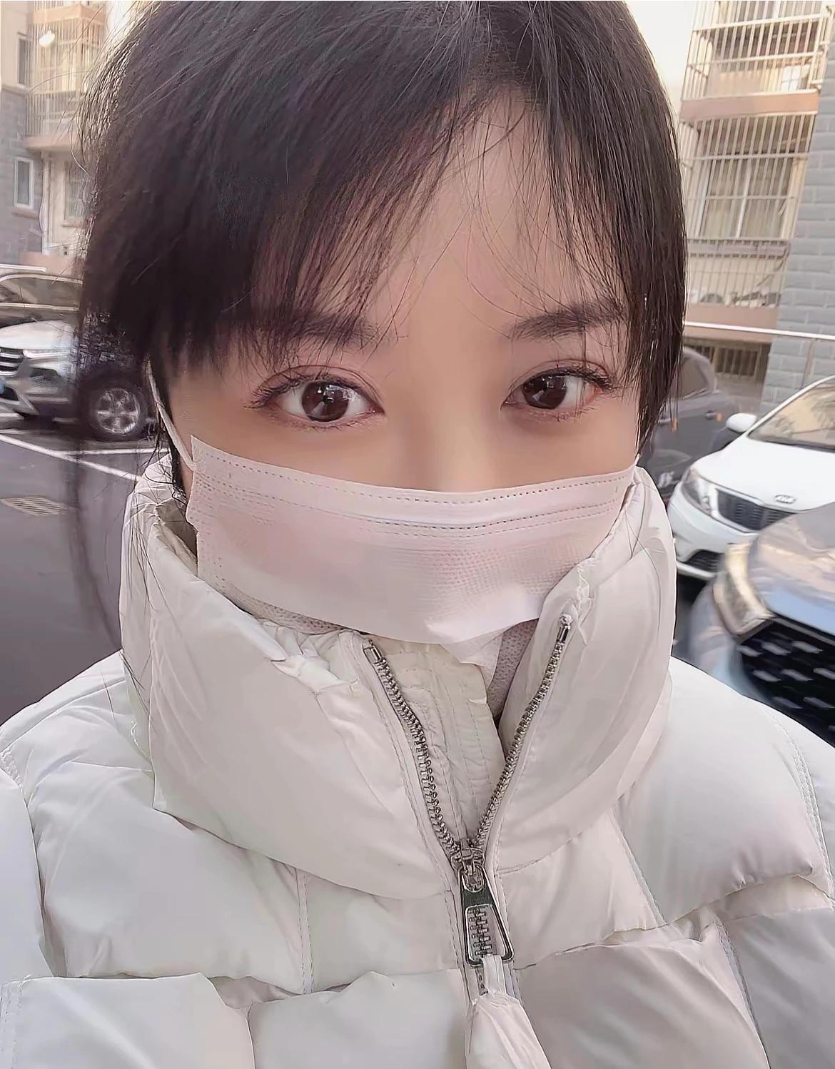 七律·无限思念寄于君
遥念知音岁月温，
相思一缕寄流云。
清风漫载心头语，
皓月