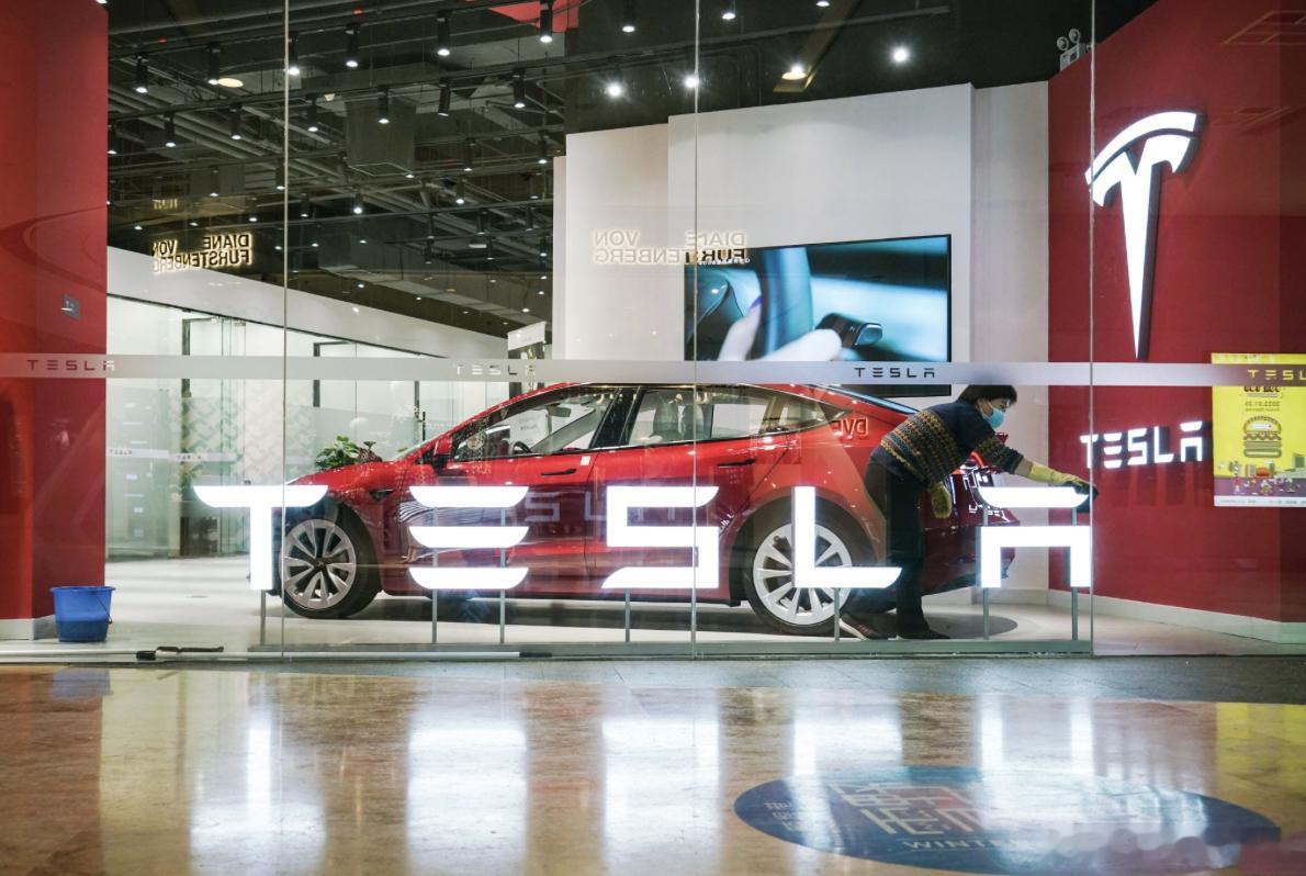 比亚迪在欧洲火了！销量暴涨近4倍，特斯拉则下滑10月29日消息，欧洲汽车制造商协