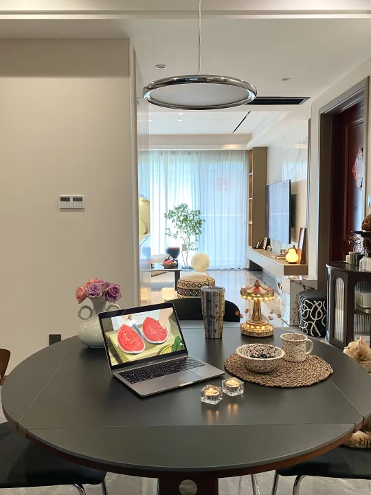谁懂啊！！终于找到适合小户型的梦中情桌～🤩